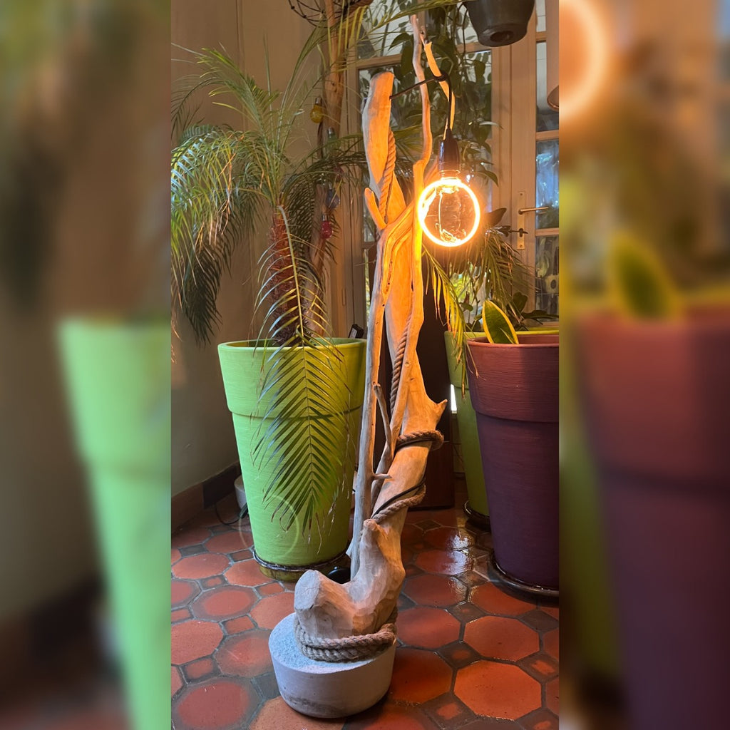 Lampadaire en bois – Lampe sur pied artisanale – Luminaire naturel design