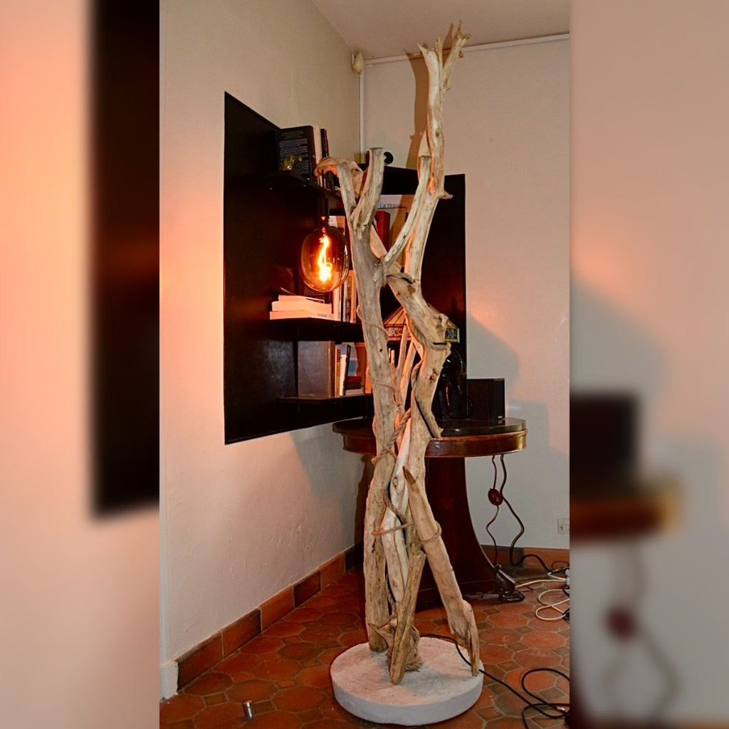 Lampadaire en bois – Lampe sur pied artisanale – Luminaire naturel design