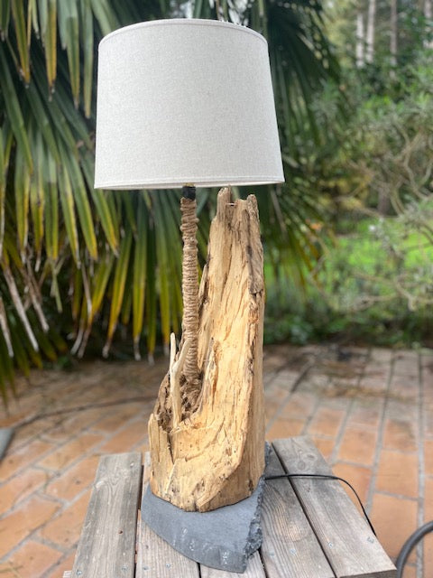 Lampe en bois  – Luminaire déco naturelle fait main – Lampe artisanale design