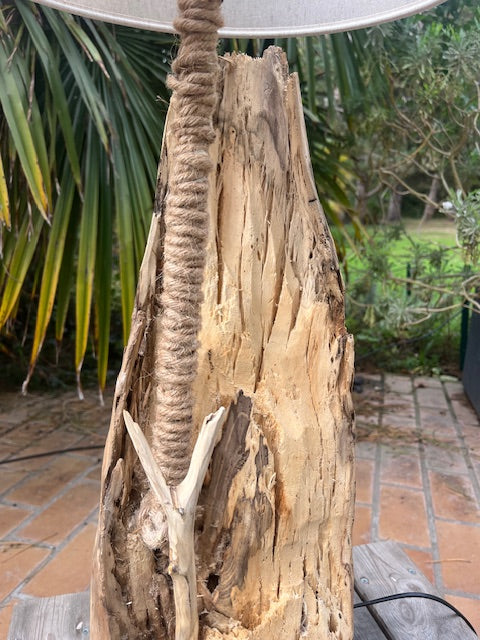 Lampe en bois  – Luminaire déco naturelle fait main – Lampe artisanale design