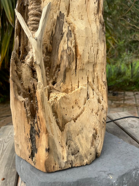 Lampe en bois  – Luminaire déco naturelle fait main – Lampe artisanale design