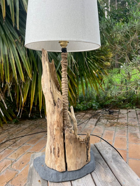 Lampe en bois  – Luminaire déco naturelle fait main – Lampe artisanale design