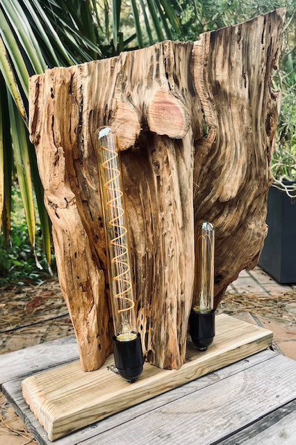 Lampe en bois massif – Luminaire design naturel fait main – Lampe à poser artisanale unique