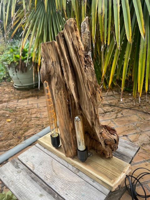 Lampe en bois massif – Luminaire design naturel fait main – Lampe à poser artisanale unique