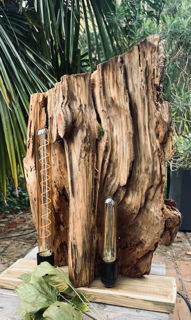 Lampe en bois massif – Luminaire design naturel fait main – Lampe à poser artisanale unique