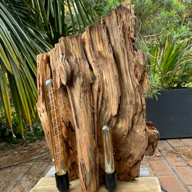 Lampe en bois massif – Luminaire design naturel fait main – Lampe à poser artisanale unique