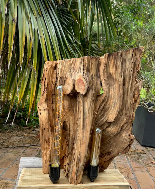 Lampe en bois massif – Luminaire design naturel fait main – Lampe à poser artisanale unique