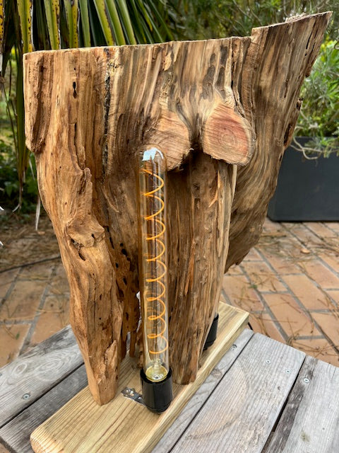 Lampe en bois massif – Luminaire design naturel fait main – Lampe à poser artisanale unique