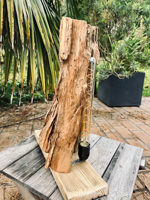 Lampe en bois massif – Luminaire design naturel fait main – Lampe à poser artisanale unique