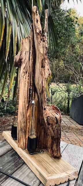 Lampe en bois massif – Luminaire design naturel fait main – Lampe à poser artisanale unique