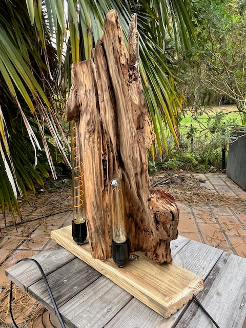 Lampe en bois massif – Luminaire design naturel fait main – Lampe à poser artisanale unique
