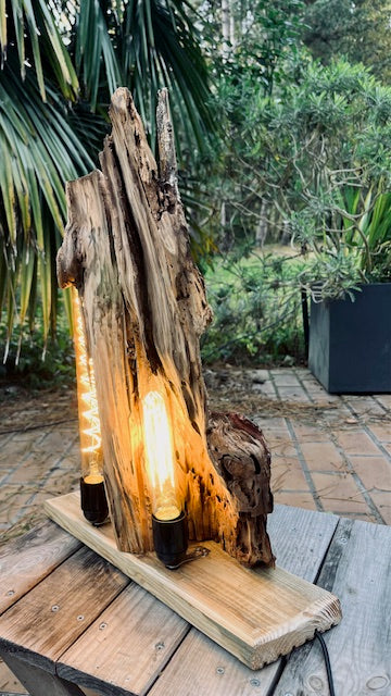 Lampe en bois massif – Luminaire design naturel fait main – Lampe à poser artisanale unique