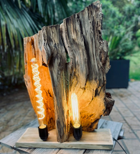 Lampe en bois massif – Luminaire design naturel fait main – Lampe à poser artisanale unique