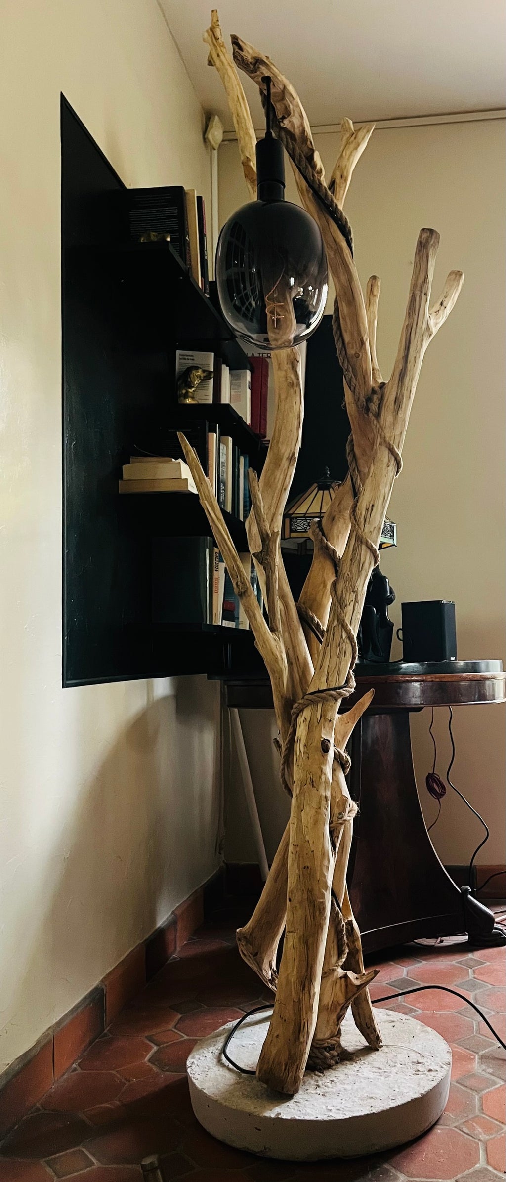 Lampadaire en bois – Lampe sur pied artisanale – Luminaire naturel design