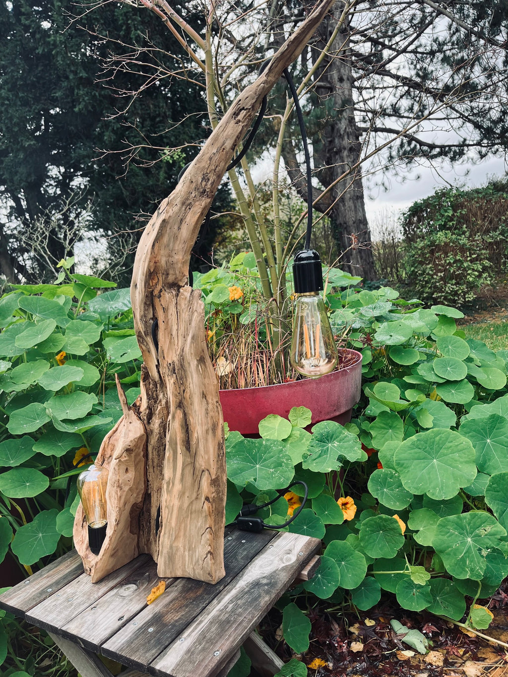 Lampe en bois – Sculpture lumineuse artisanale – Lampe à poser design unique fait main