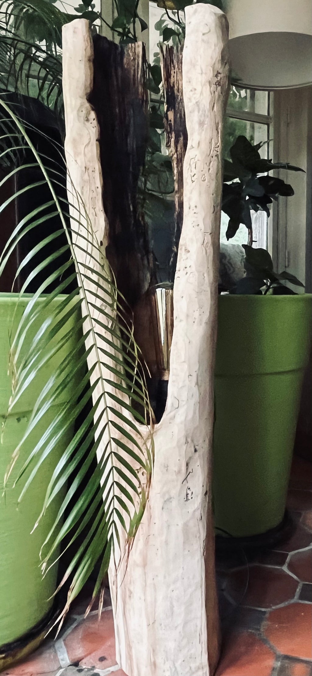 Lampe en bois flotté totem – Luminaire sculptural artisanal – Grande lampe à poser pièce unique