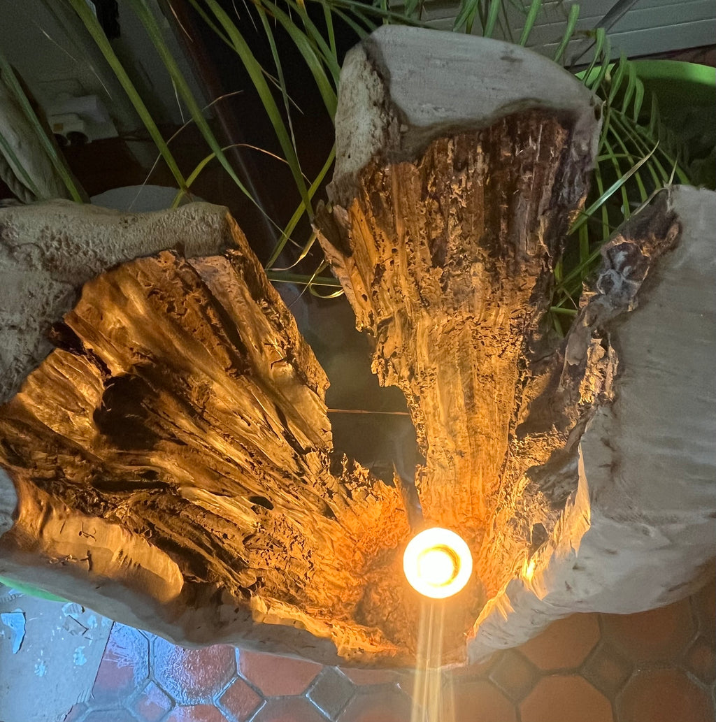 Lampe en bois flotté totem – Luminaire sculptural artisanal – Grande lampe à poser pièce unique