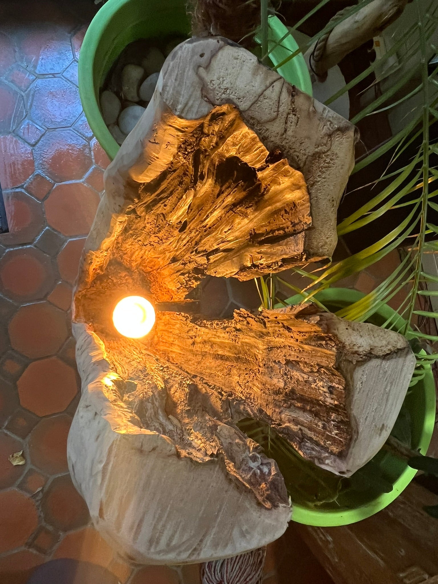 Lampe en bois flotté totem – Luminaire sculptural artisanal – Grande lampe à poser pièce unique