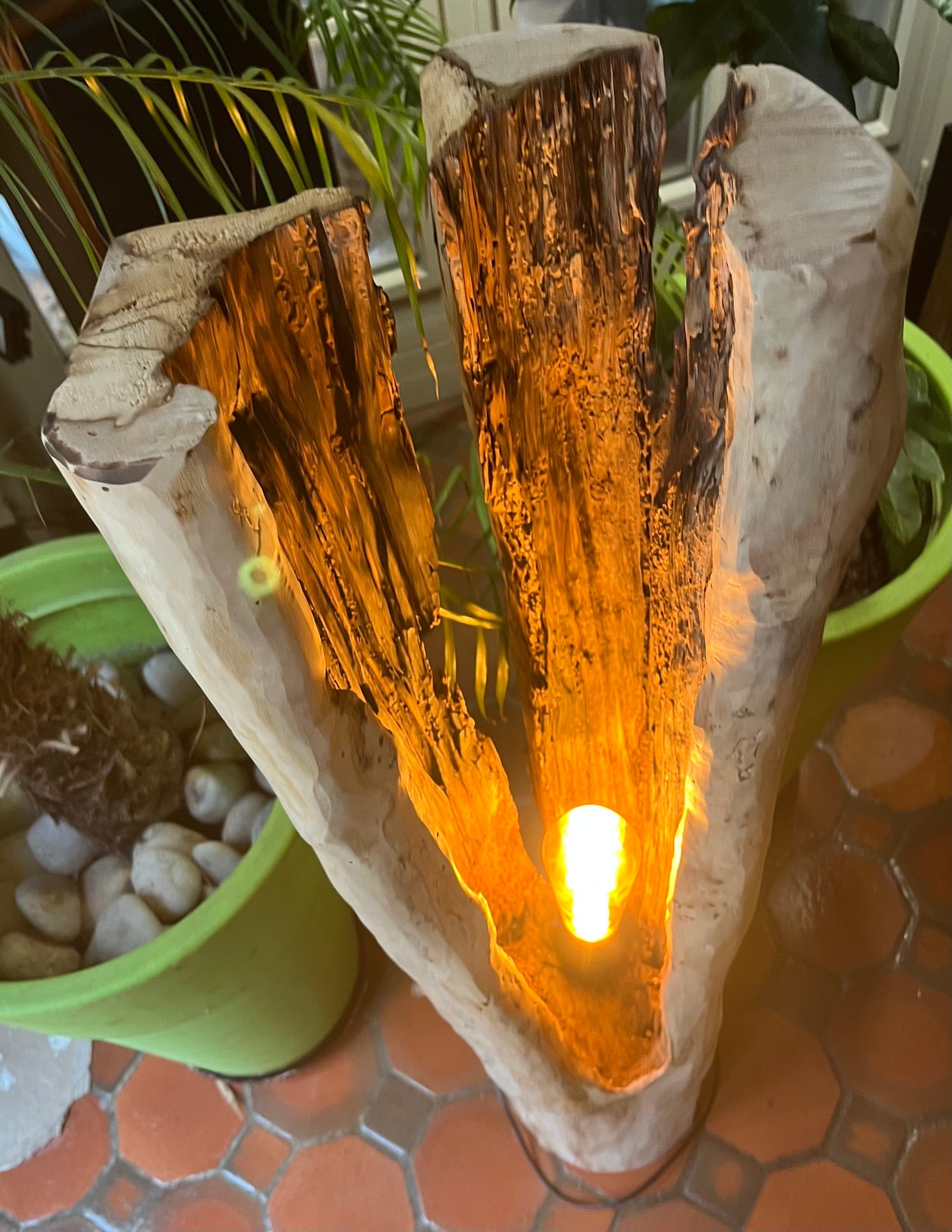 Lampe en bois flotté totem – Luminaire sculptural artisanal – Grande lampe à poser pièce unique