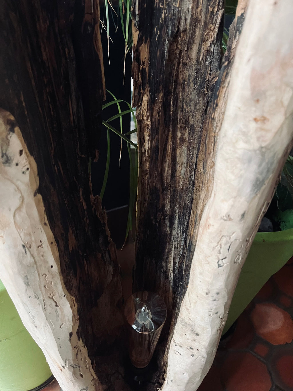 Lampe en bois flotté totem – Luminaire sculptural artisanal – Grande lampe à poser pièce unique