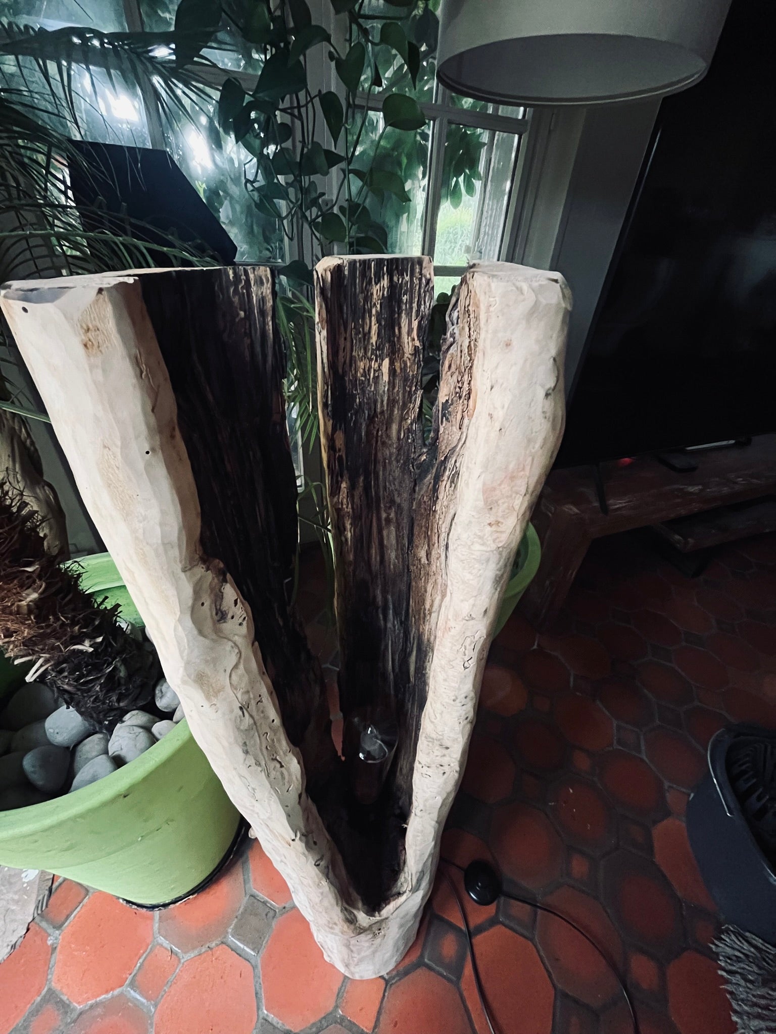 Lampe en bois flotté totem – Luminaire sculptural artisanal – Grande lampe à poser pièce unique