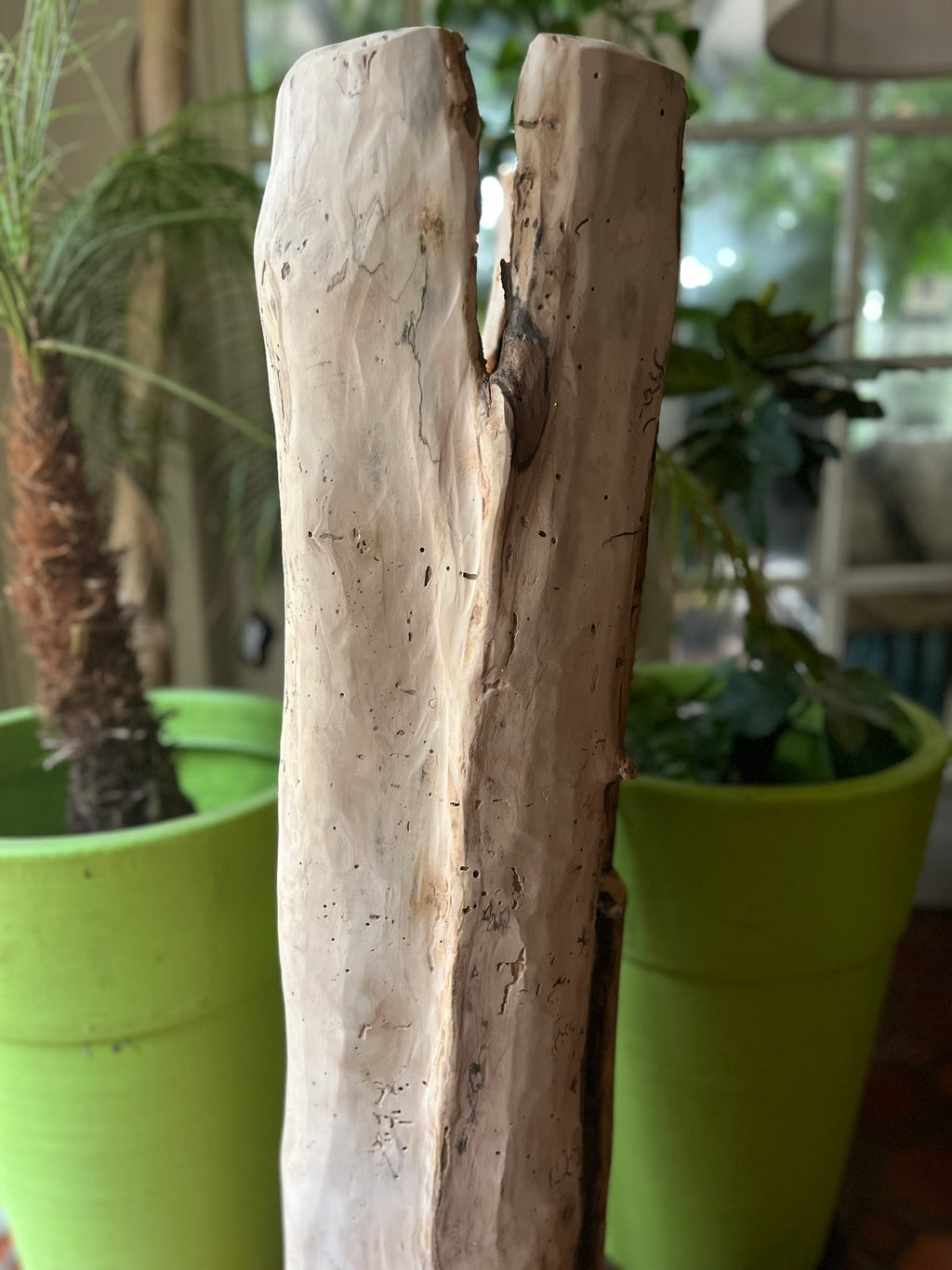 Lampe en bois flotté totem – Luminaire sculptural artisanal – Grande lampe à poser pièce unique