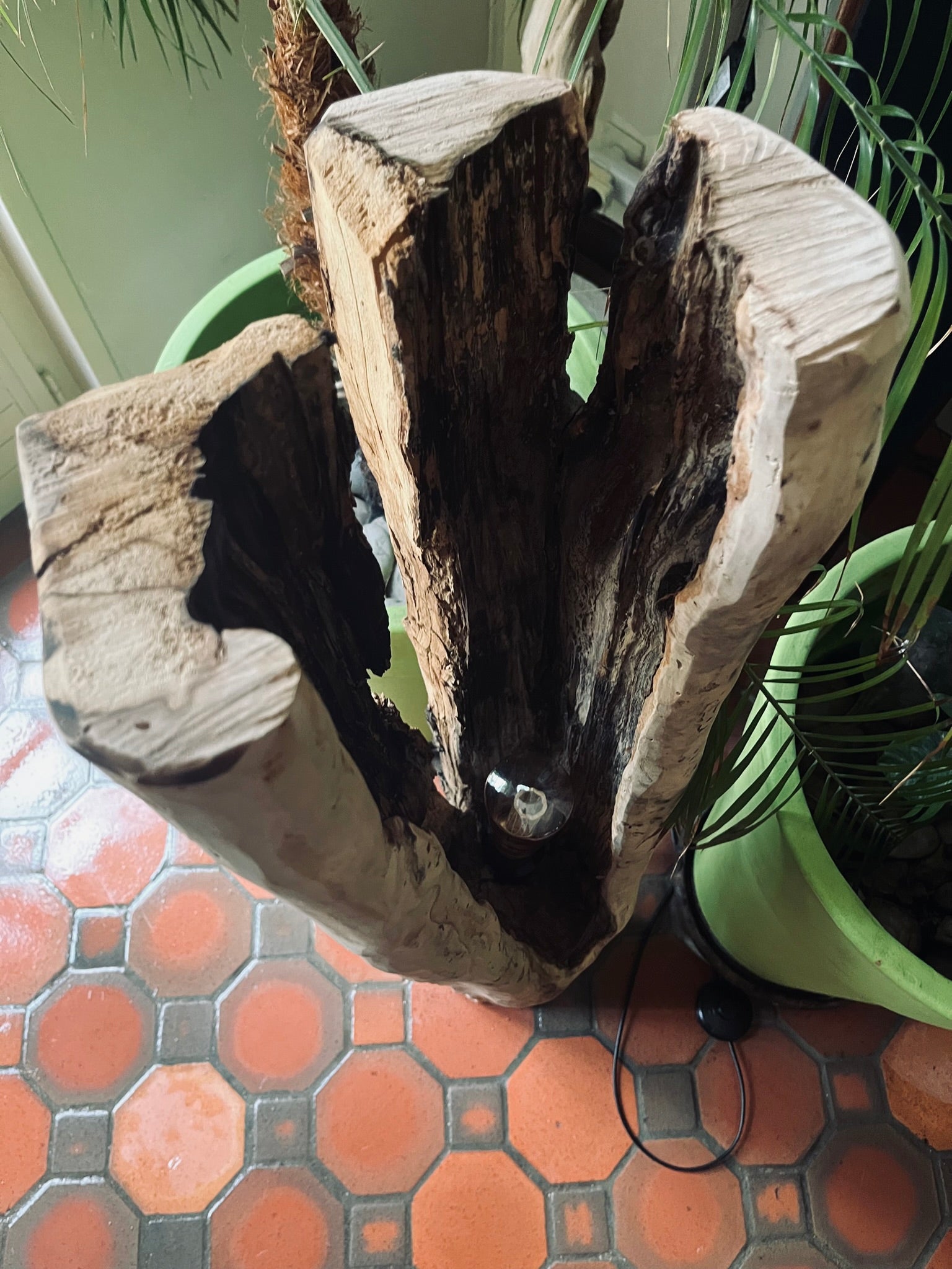 Lampe en bois flotté totem – Luminaire sculptural artisanal – Grande lampe à poser pièce unique