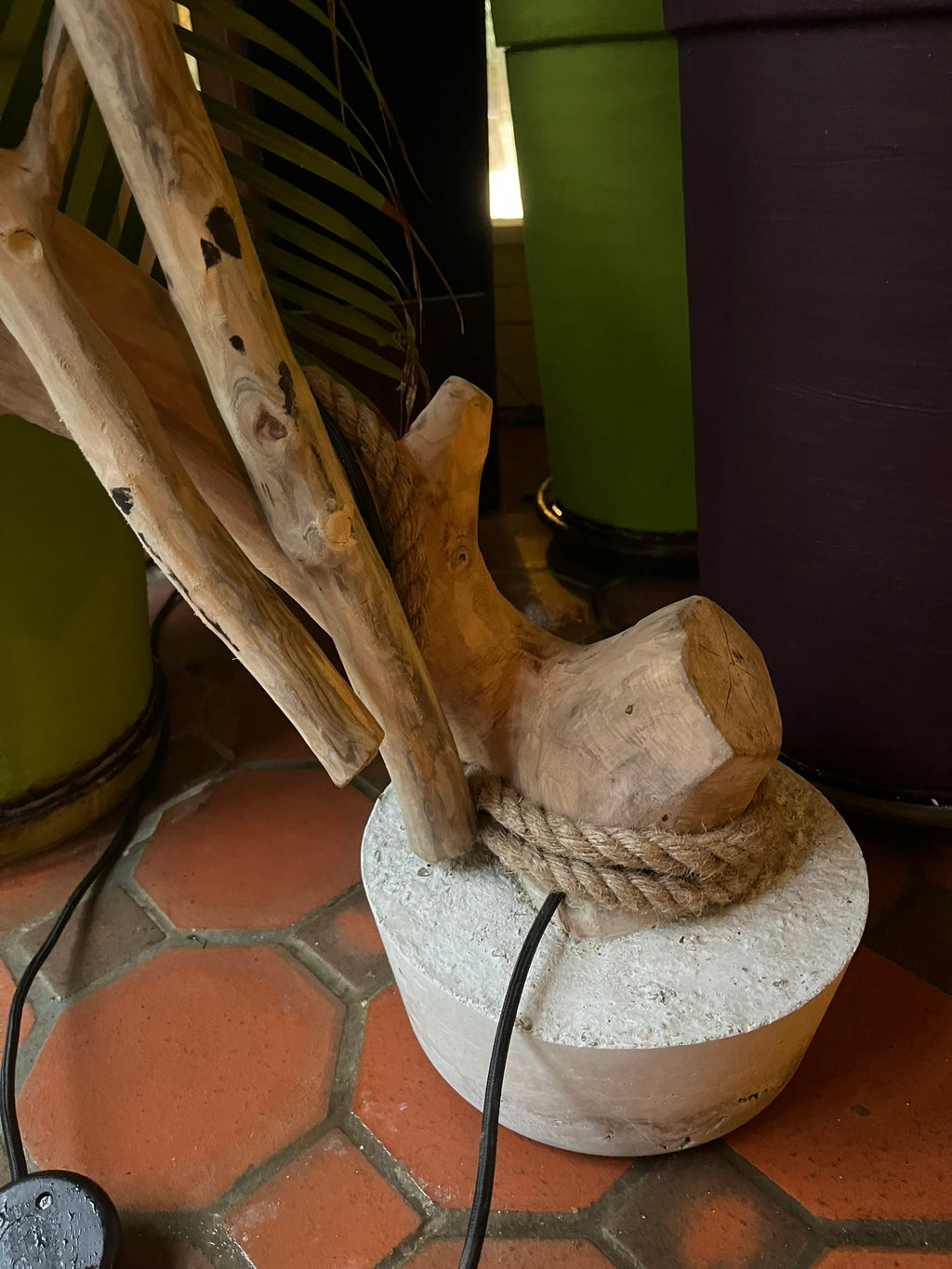 Lampadaire en bois – Lampe sur pied artisanale – Luminaire naturel design