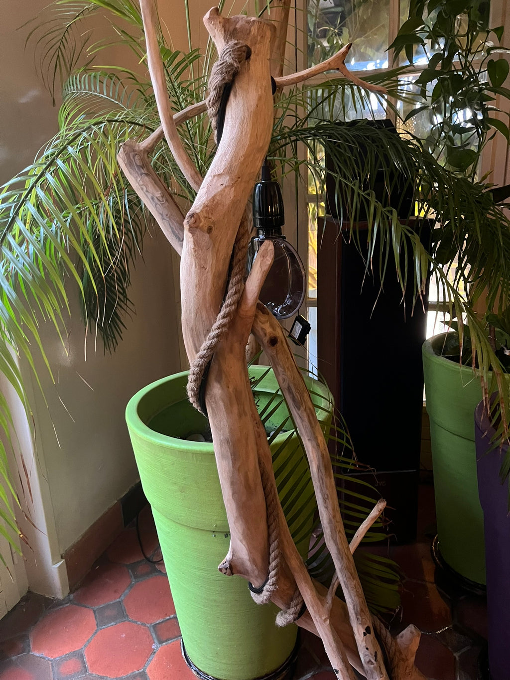 Lampadaire en bois – Lampe sur pied artisanale – Luminaire naturel design