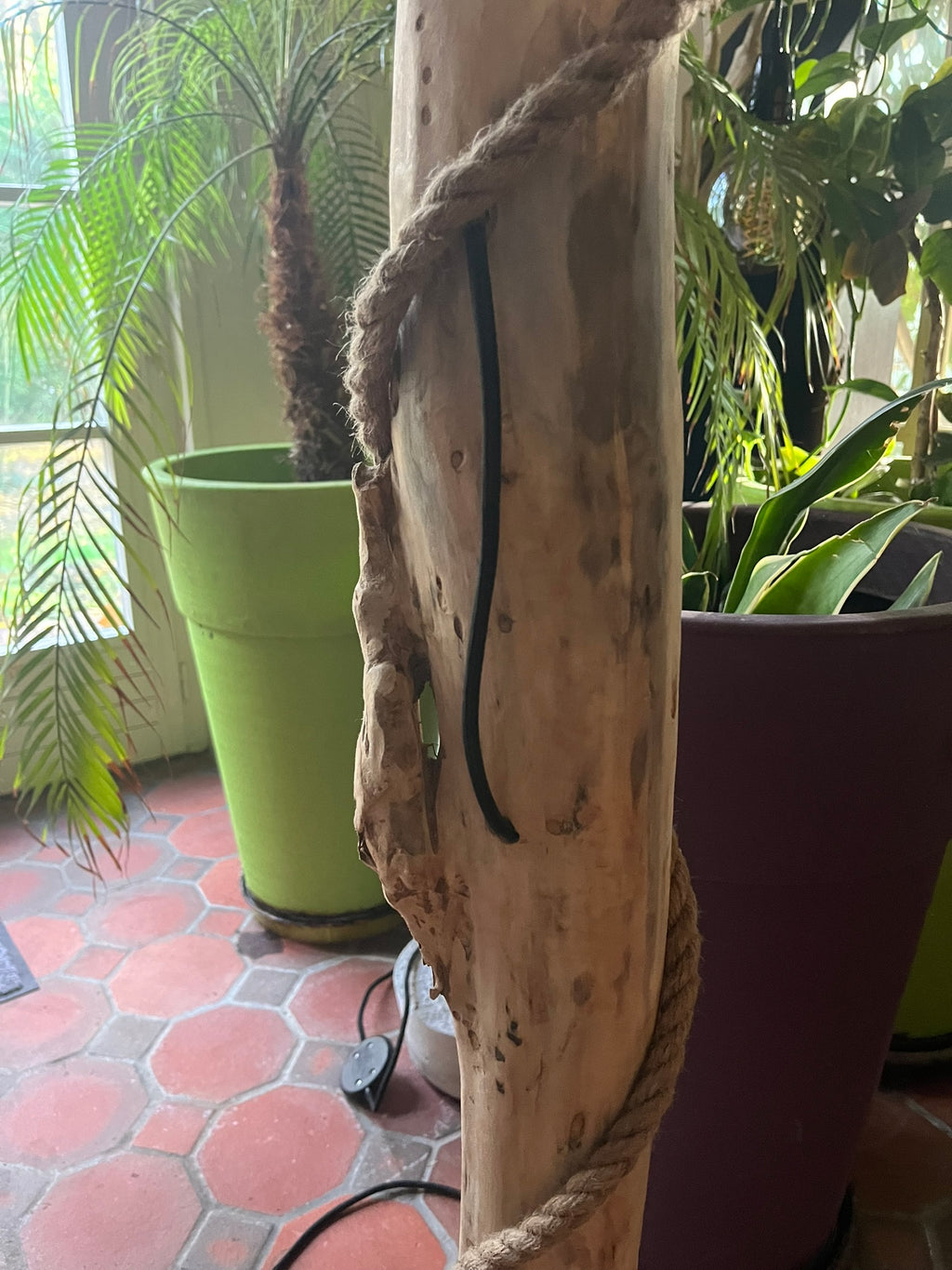 Lampadaire en bois – Lampe sur pied artisanale – Luminaire naturel design