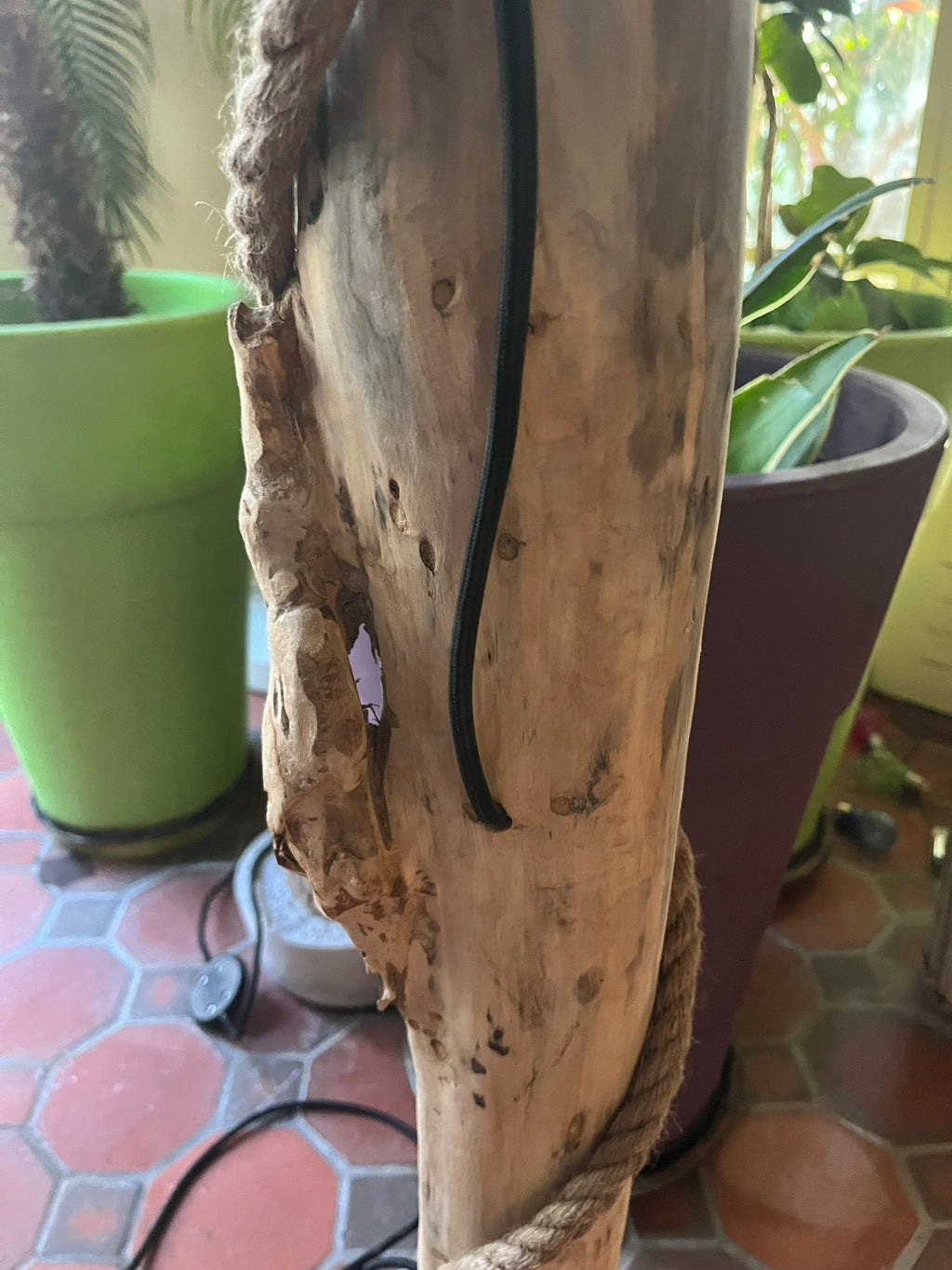 Lampadaire en bois – Lampe sur pied artisanale – Luminaire naturel design