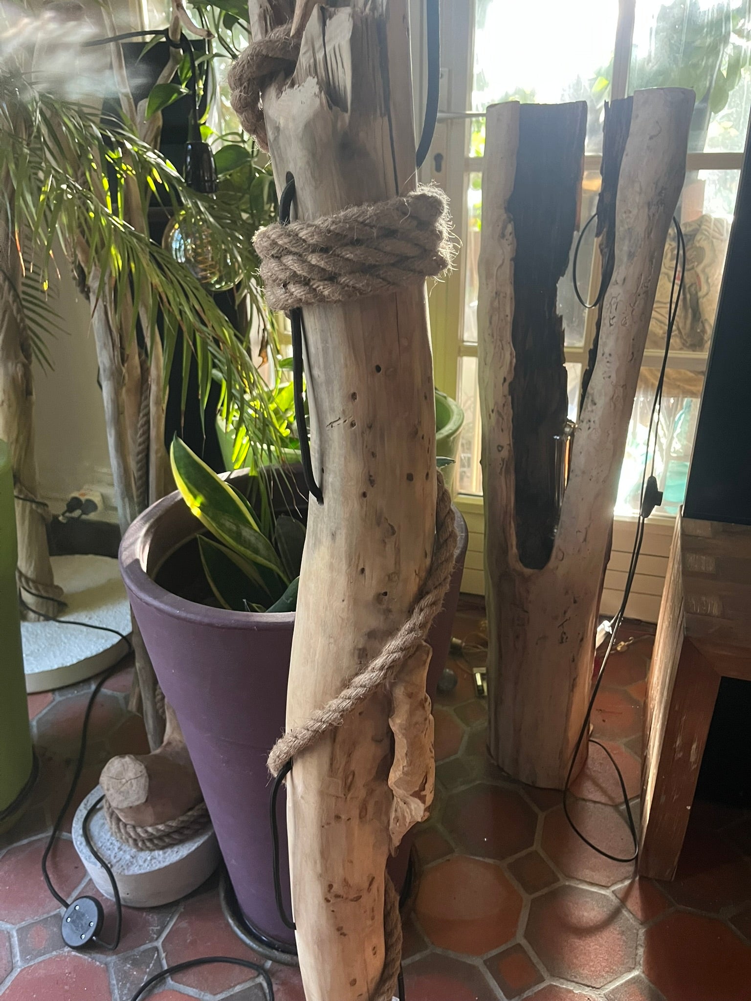 Lampadaire en bois – Lampe sur pied artisanale – Luminaire naturel design