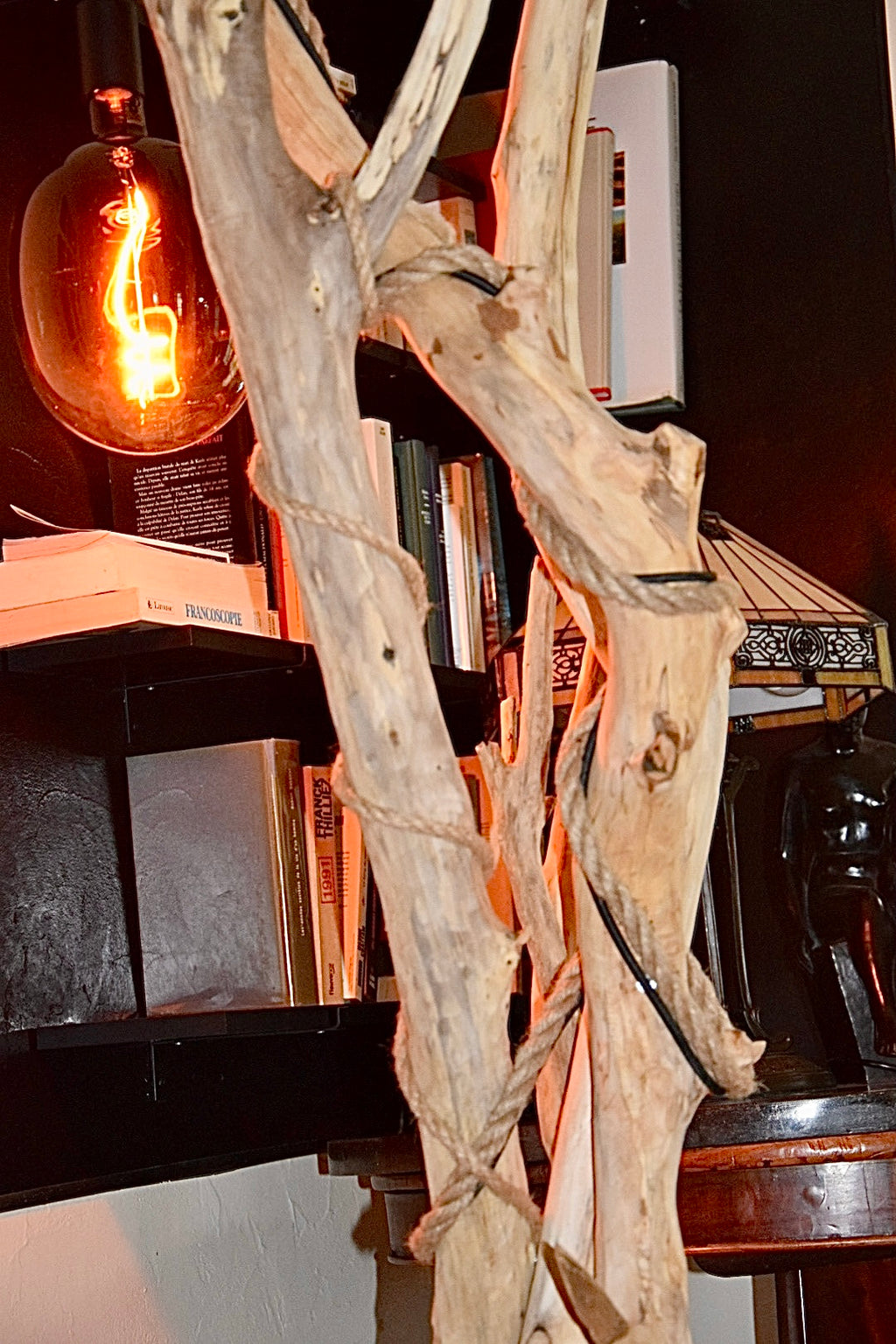 Lampadaire en bois – Lampe sur pied artisanale – Luminaire naturel design