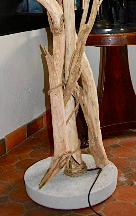 Lampadaire en bois – Lampe sur pied artisanale – Luminaire naturel design