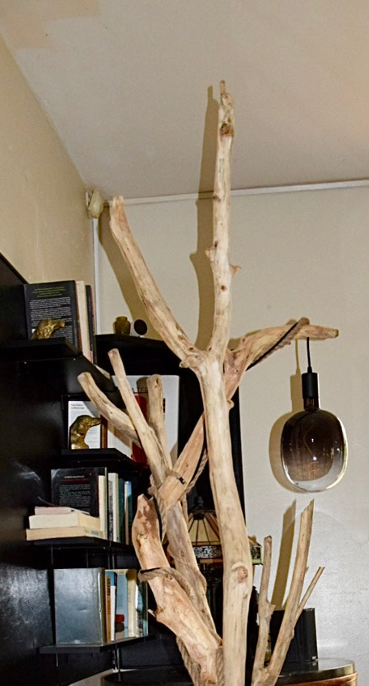 Lampadaire en bois – Lampe sur pied artisanale – Luminaire naturel design