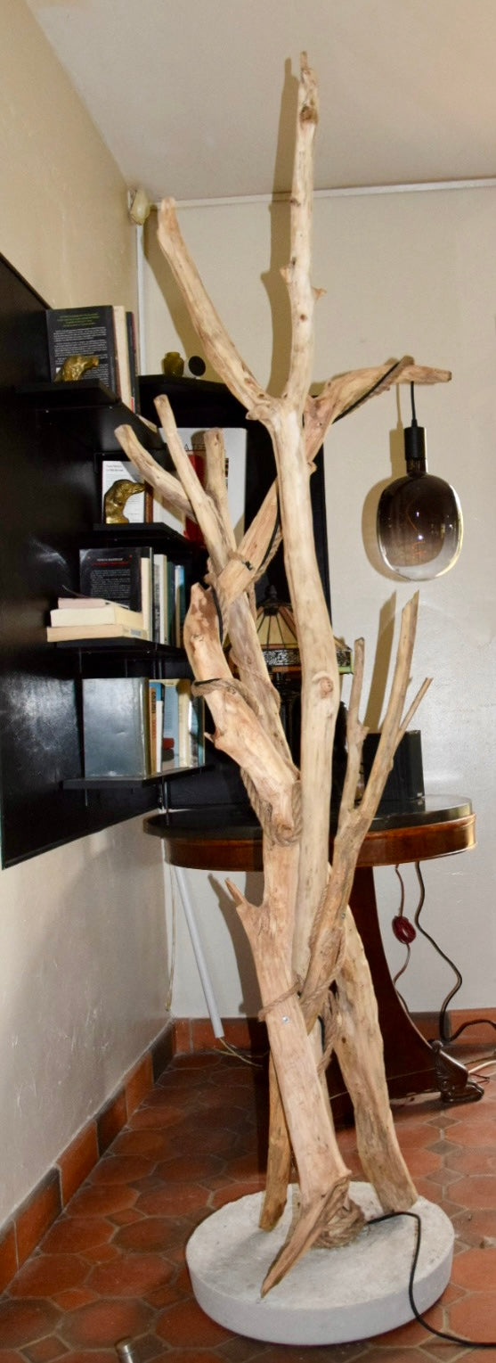 Lampadaire en bois – Lampe sur pied artisanale – Luminaire naturel design