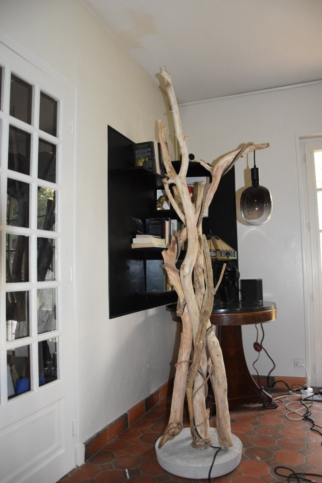 Lampadaire en bois – Lampe sur pied artisanale – Luminaire naturel design