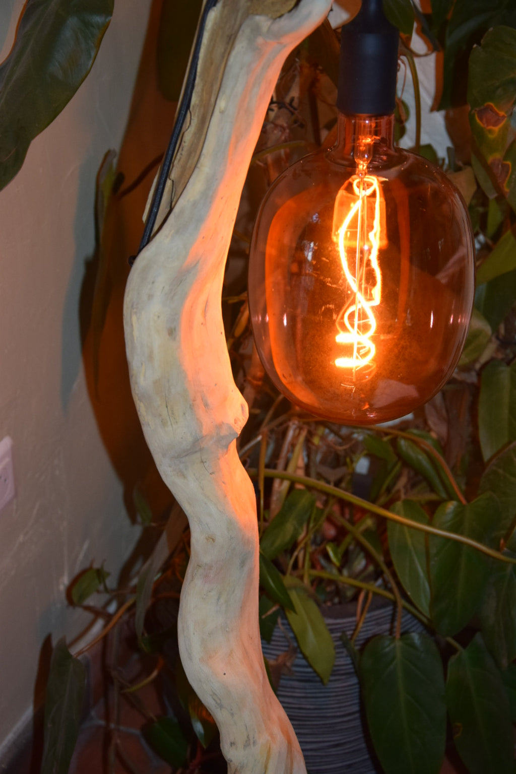 Lampe à poser en bois – Création artisanale en bois naturel – Lampe design rustique chic