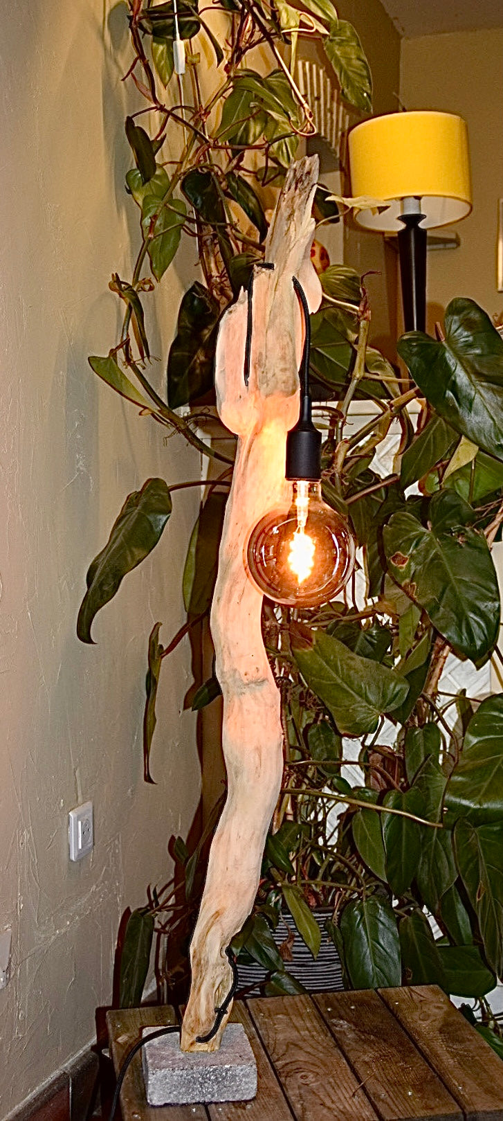 Lampe à poser en bois – Création artisanale en bois naturel – Lampe design rustique chic