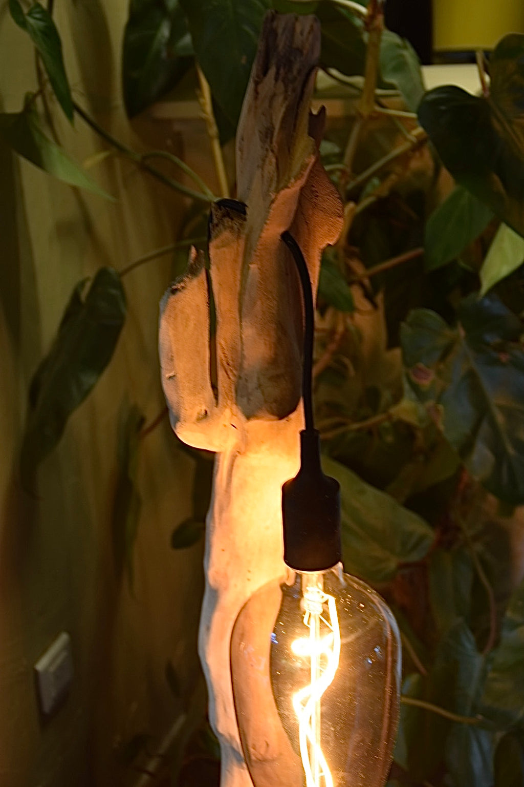 Lampe à poser en bois – Création artisanale en bois naturel – Lampe design rustique chic