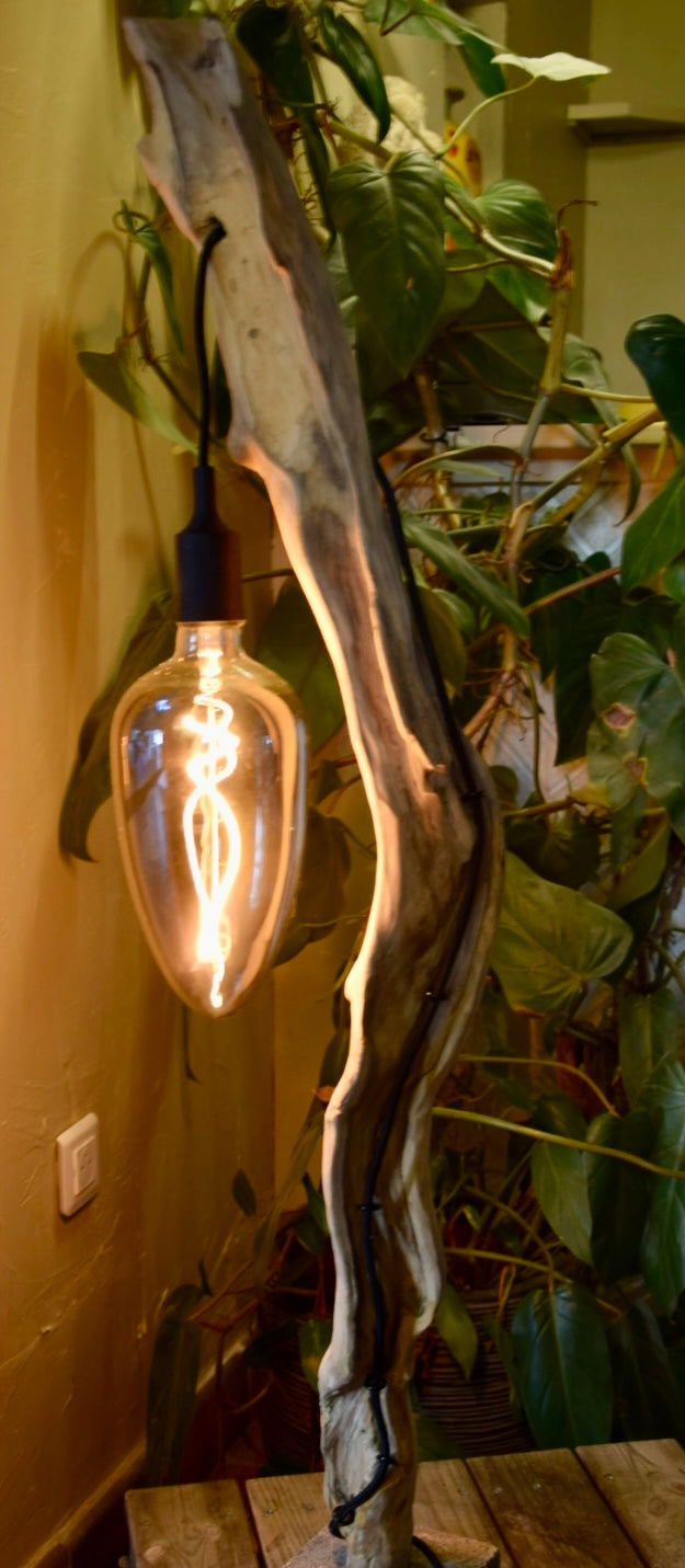 Lampe à poser en bois – Création artisanale en bois naturel – Lampe design rustique chic