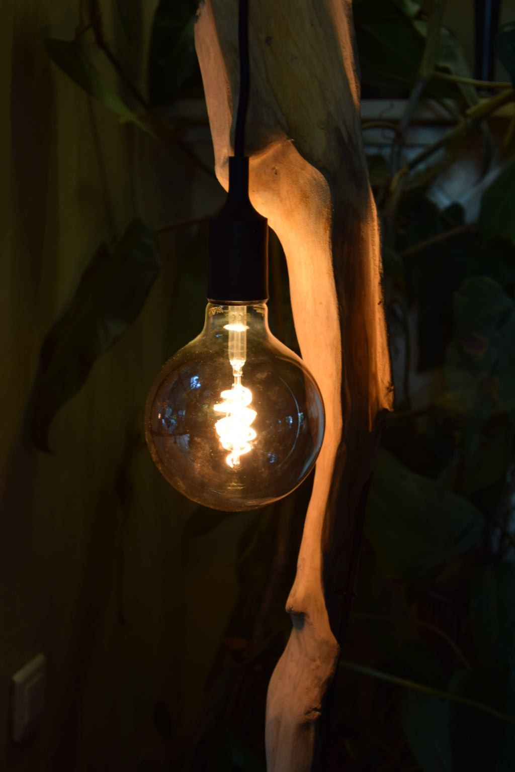 Lampe à poser en bois – Création artisanale en bois naturel – Lampe design rustique chic