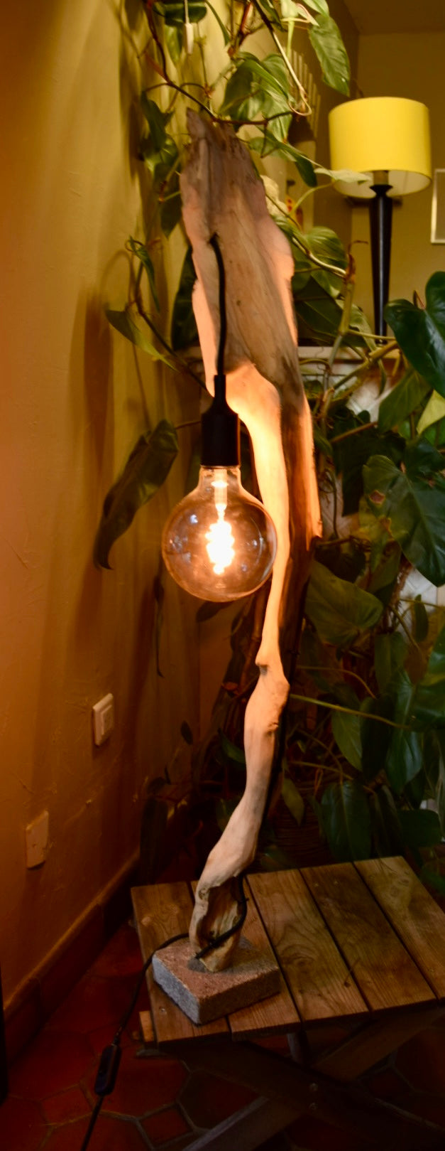Lampe à poser en bois – Création artisanale en bois naturel – Lampe design rustique chic