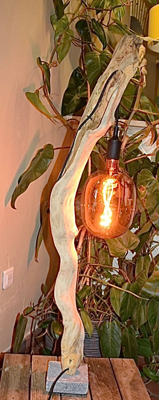 Lampe à poser en bois – Création artisanale en bois naturel – Lampe design rustique chic