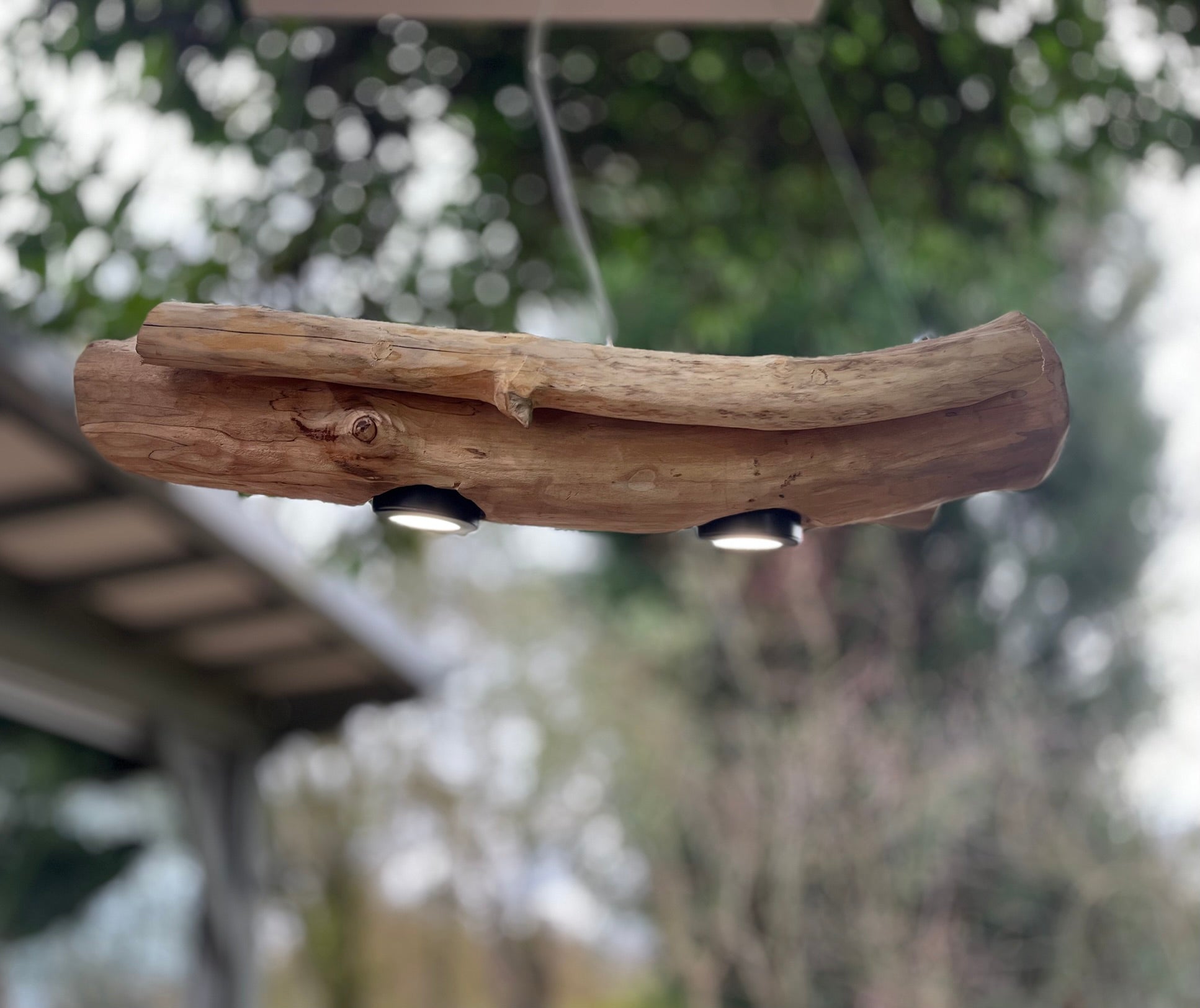 Suspension en bois artisanale – Luminaire design naturel – Suspension LED en bois massif, pièce unique