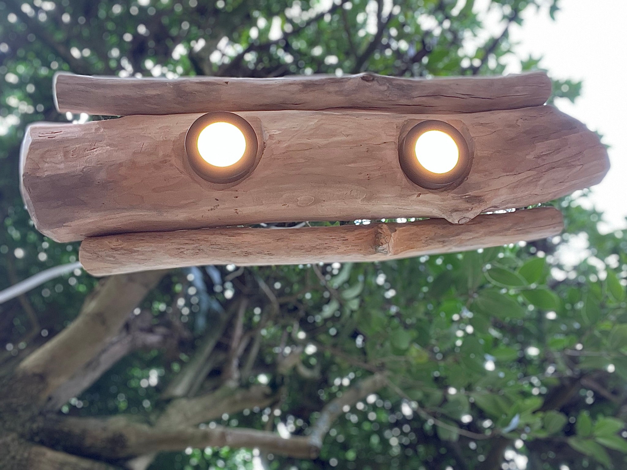 Suspension en bois artisanale – Luminaire design naturel – Suspension LED en bois massif, pièce unique