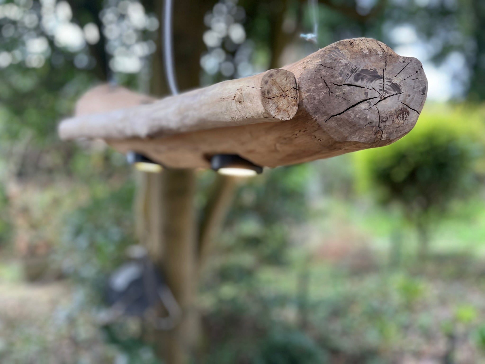 Suspension en bois artisanale – Luminaire design naturel – Suspension LED en bois massif, pièce unique
