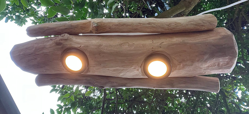 Suspension en bois artisanale – Luminaire design naturel – Suspension LED en bois massif, pièce unique