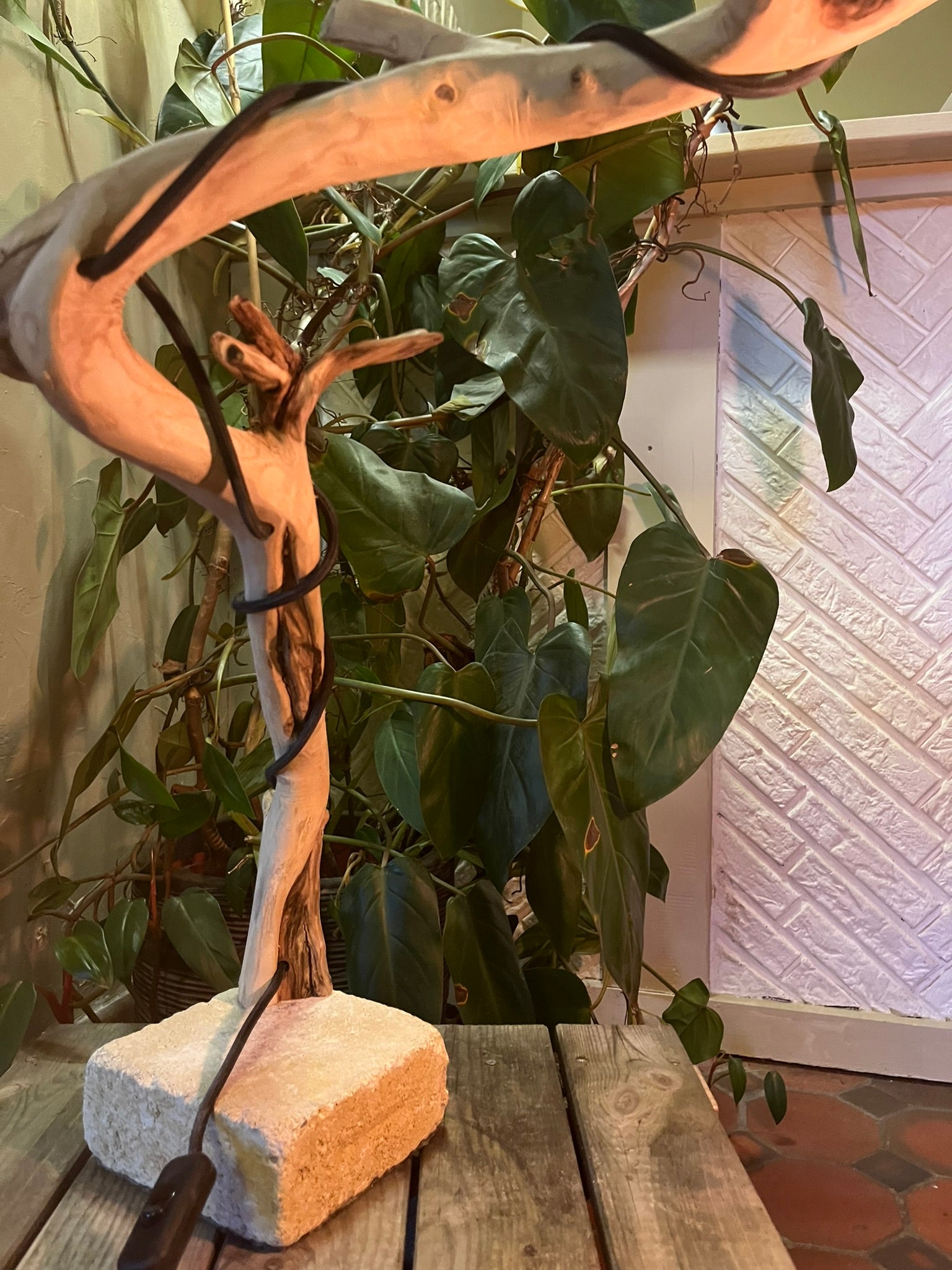 Lampe à poser en bois artisanale – Luminaire design naturel – Lampe décorative en bois sculpté, pièce unique