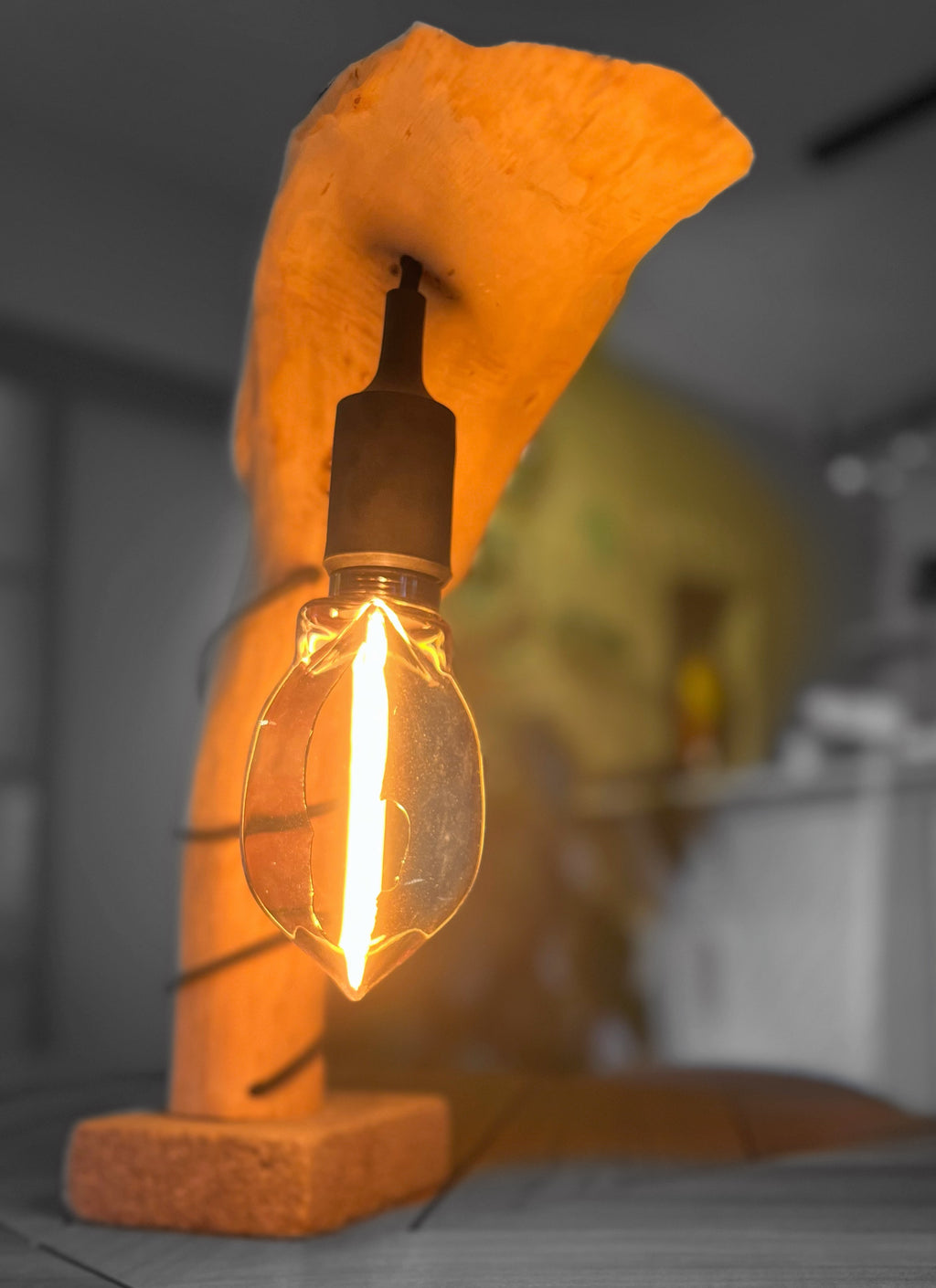 Lampe à poser artisanale en bois naturel – Luminaire design organique – Lampe décorative bohème, création unique